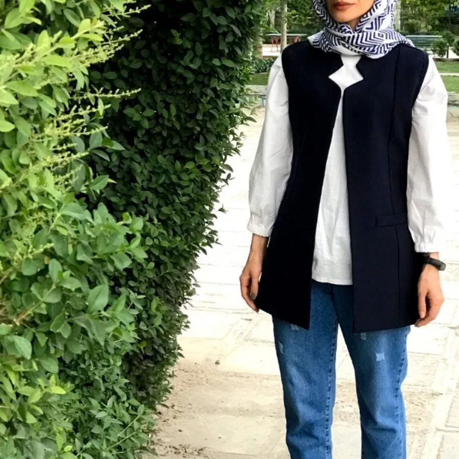 وست سورمه‌ای