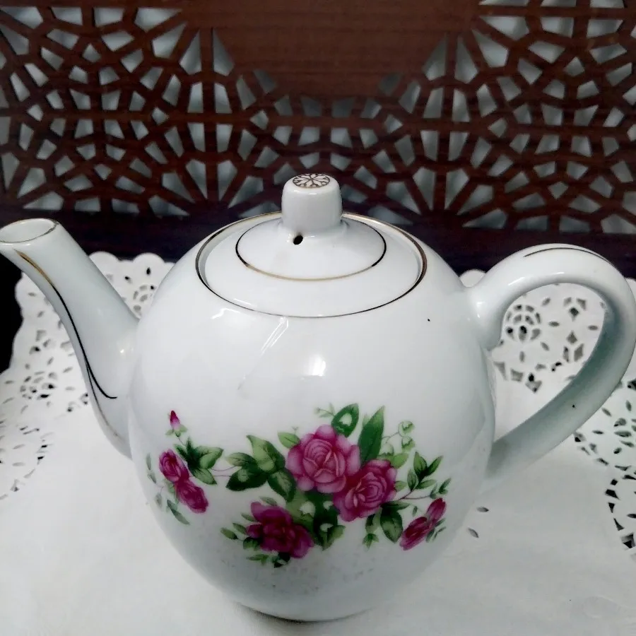 قوری قدیمی گلسرخی