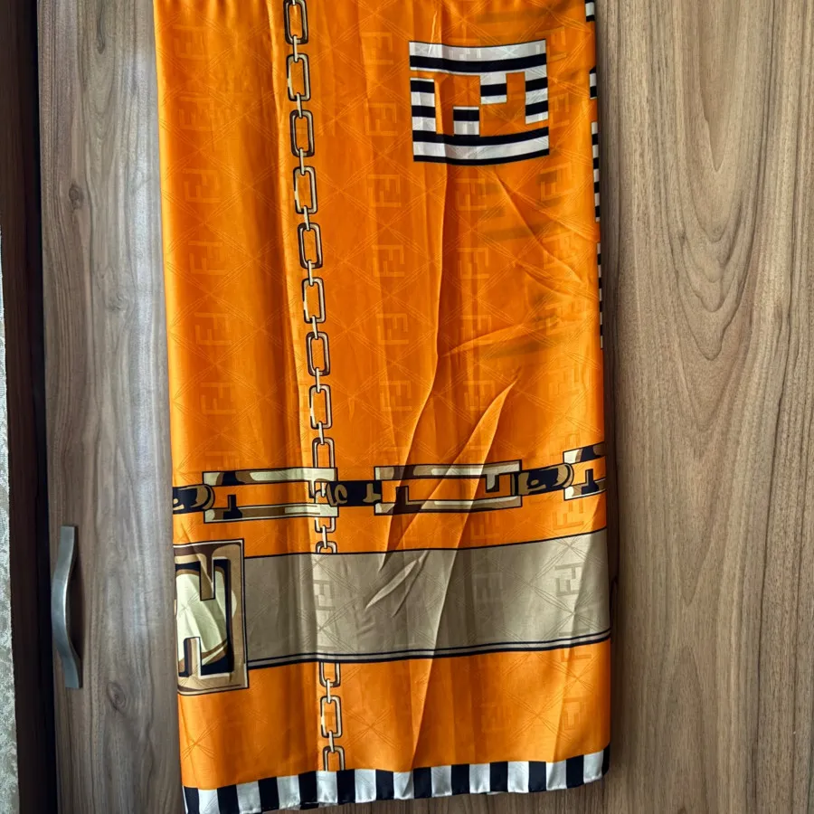 روسری فندی سیلک