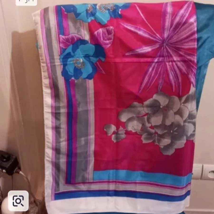 روسری ساتن گلدار
