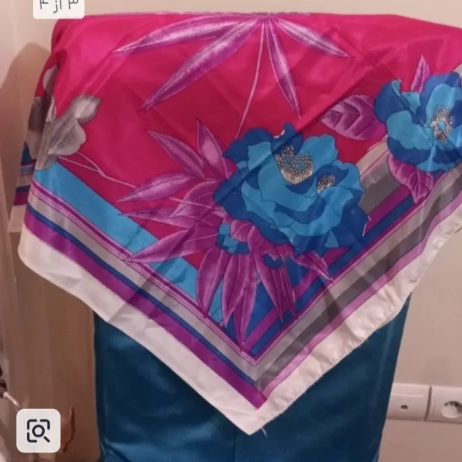 روسری ساتن گلدار