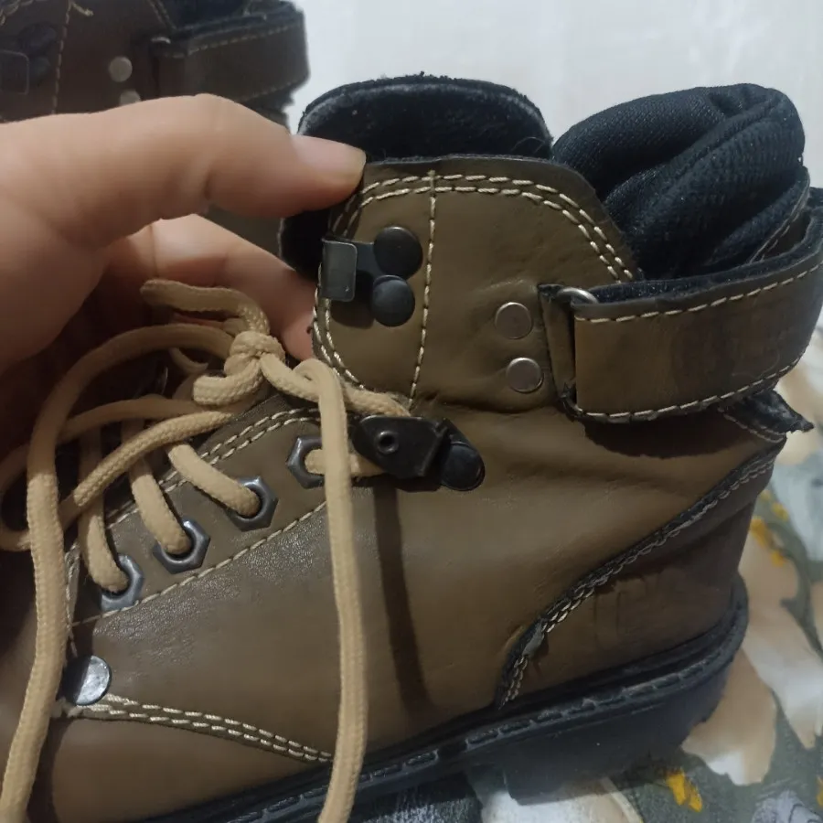 کفش کوهنوردی یا نیم بوت