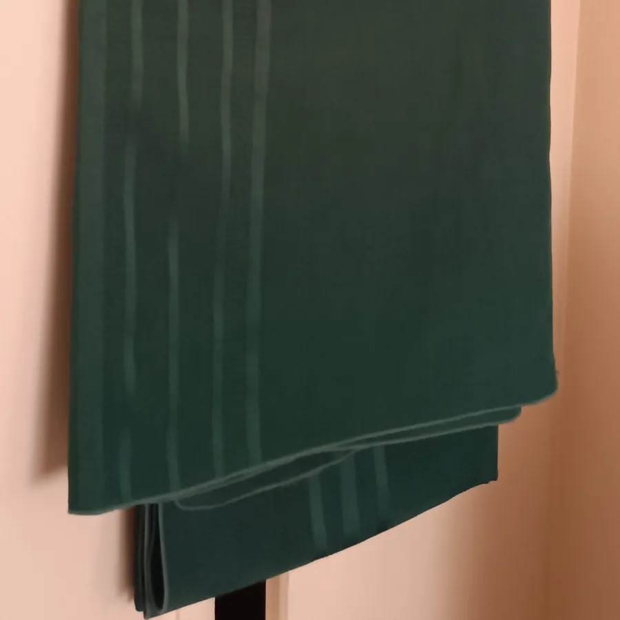 ? رومیزی سبز تیره