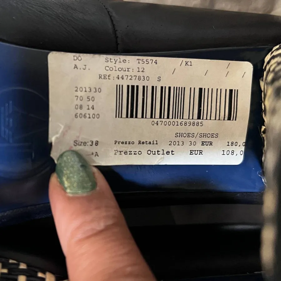 کفش بسیار شیک Armani