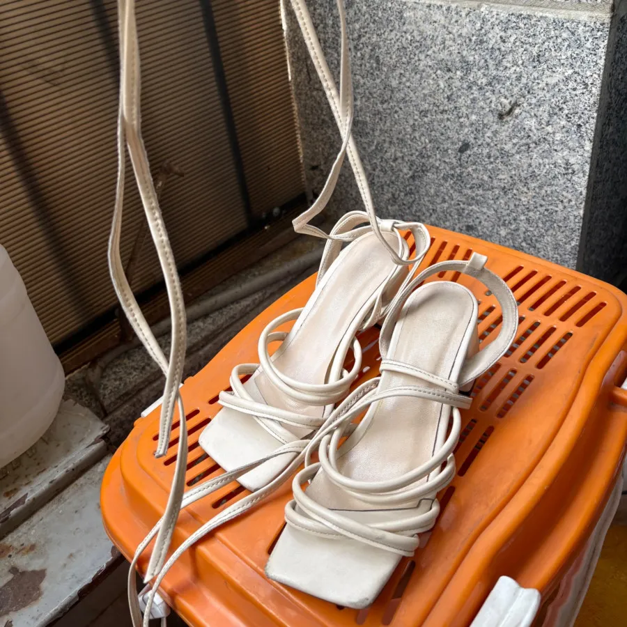 کفش پاشنه دار بندی