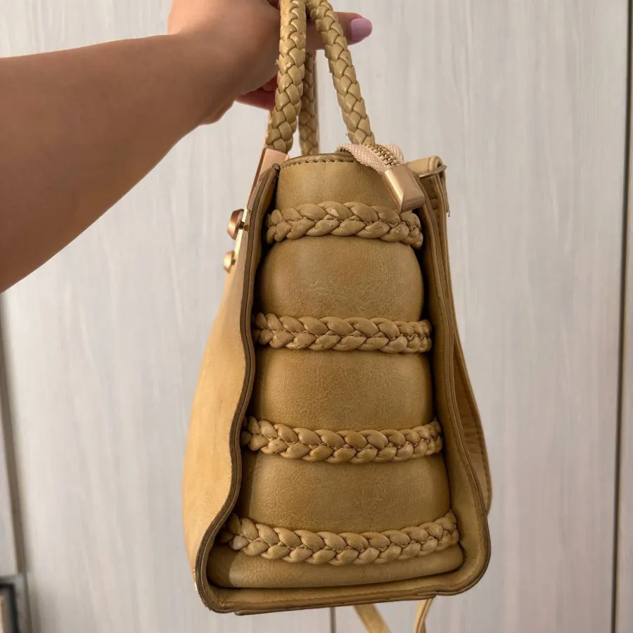 کیف دستی کرم