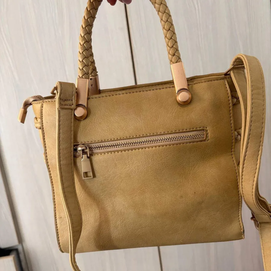 کیف دستی کرم