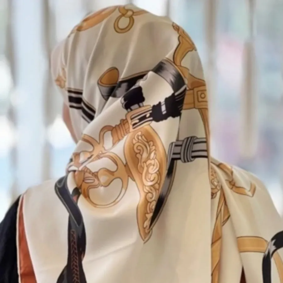 روسری ابریشم کرم