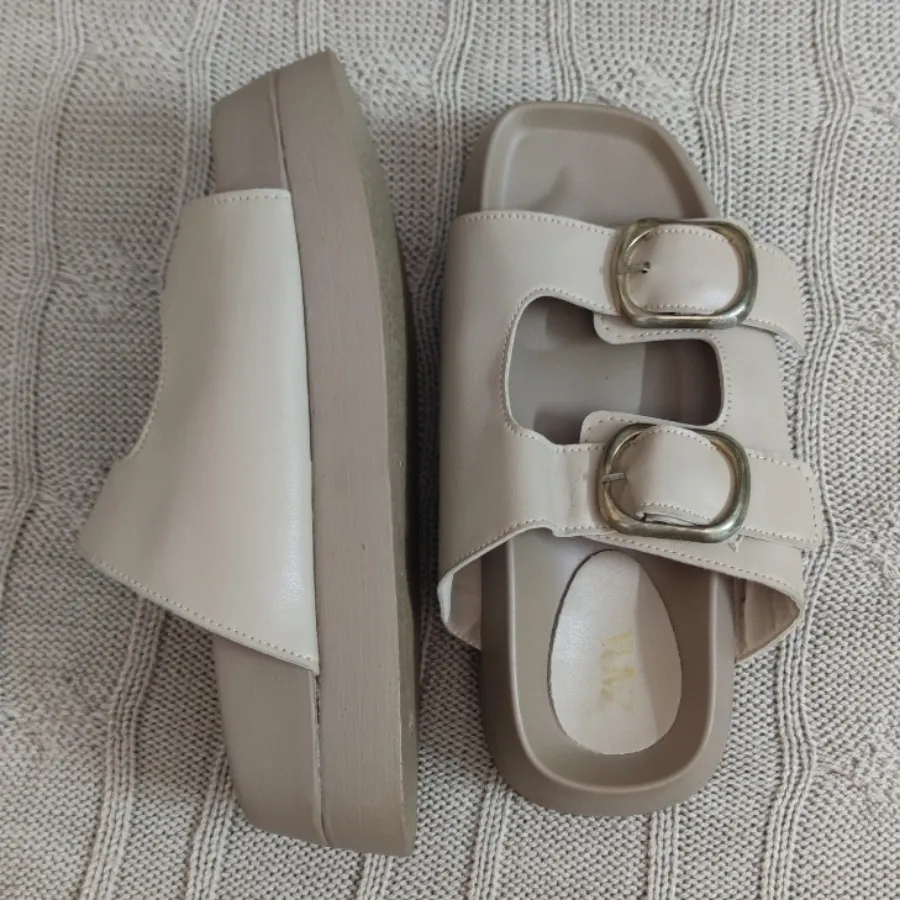 دمپایی رو فرشی کرمی