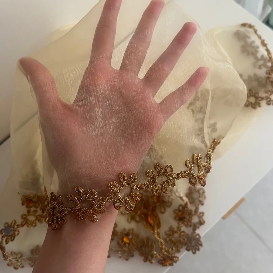 رومیزی مربعی حریر و گلدوز