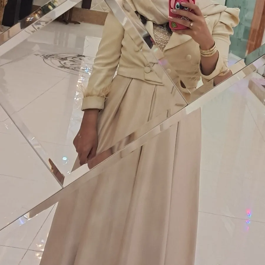 تنخور لباس کرمی