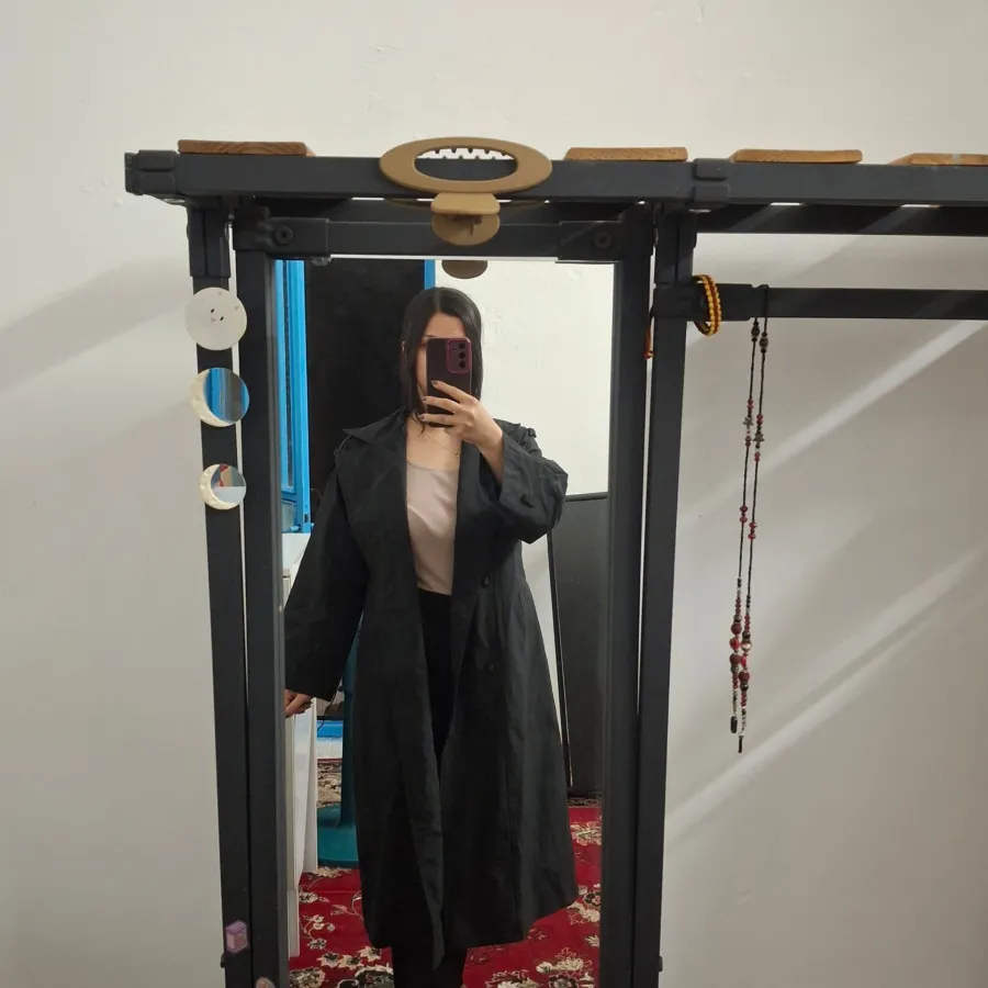 کت بلند بارانی
