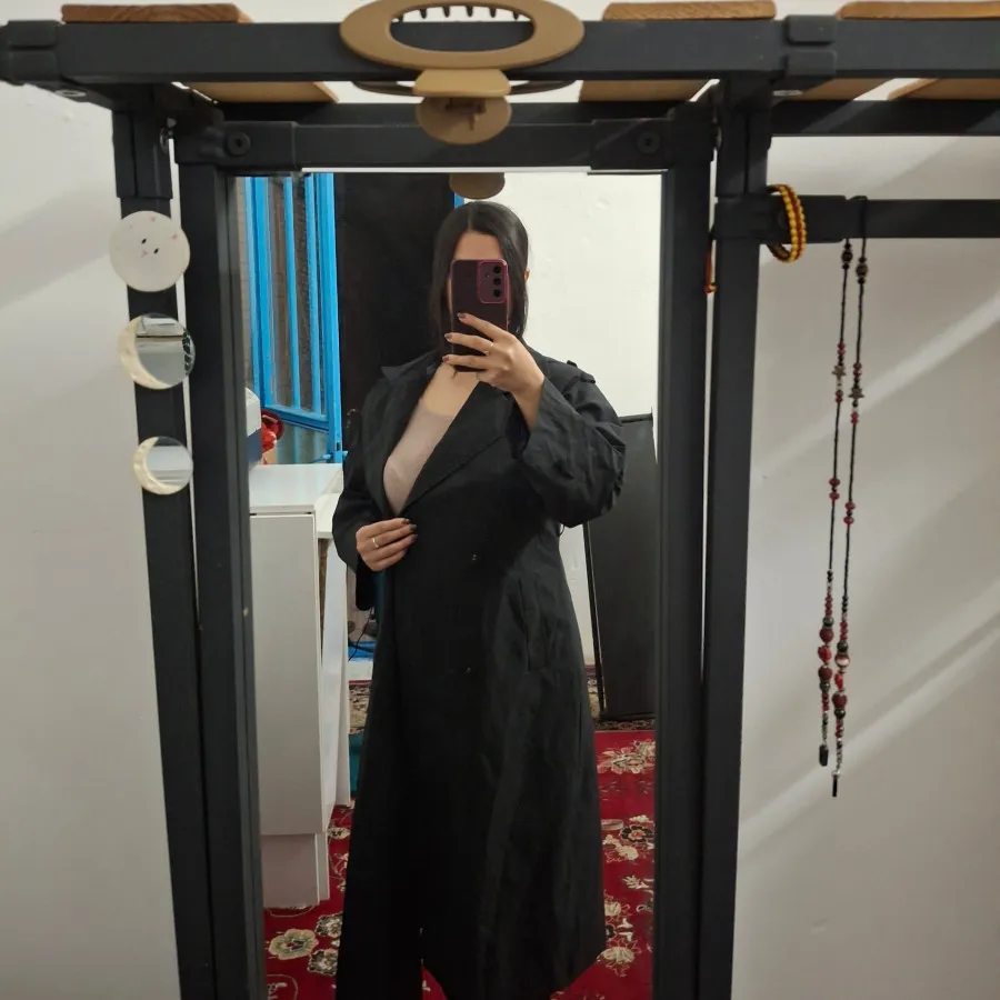 کت بلند بارانی