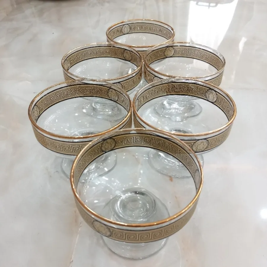 بستنی خوری