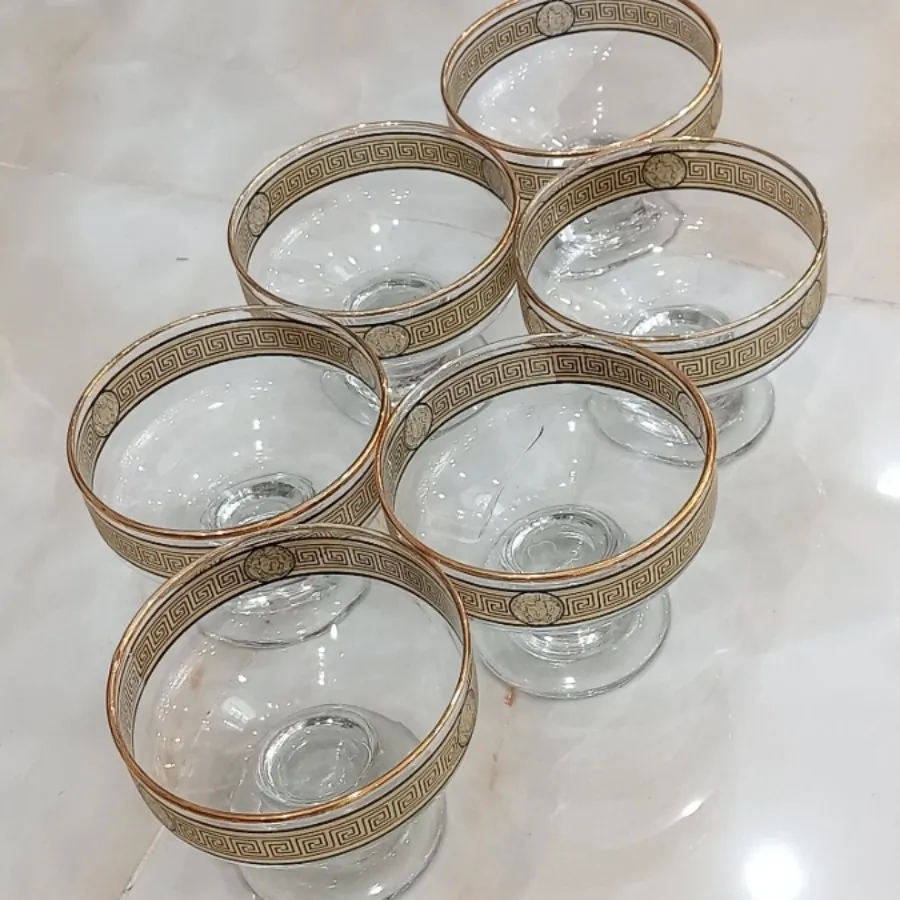 بستنی خوری