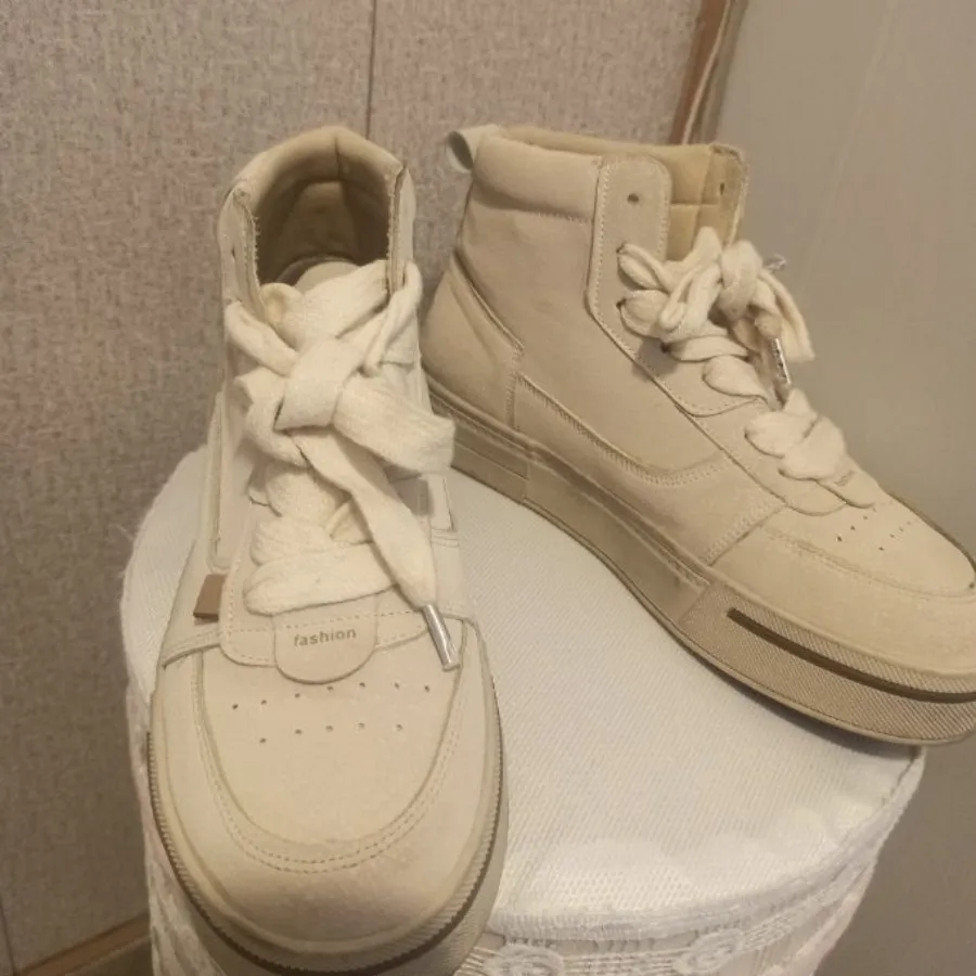 کفش ساق دار کرم