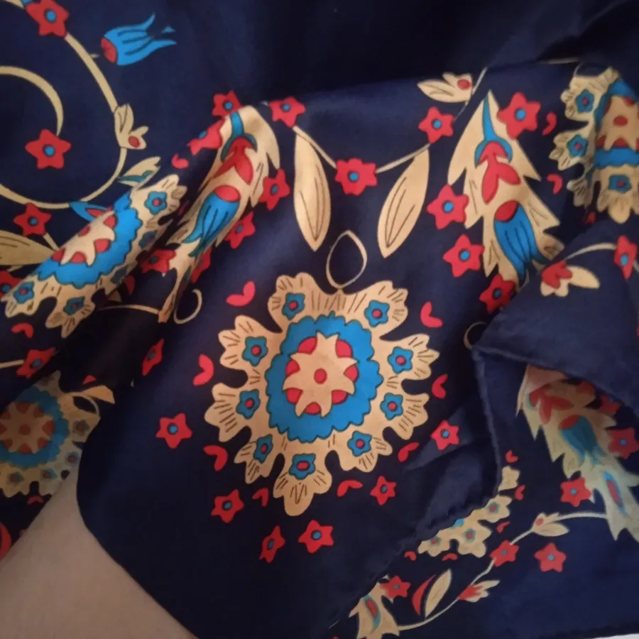 روسری ساتن