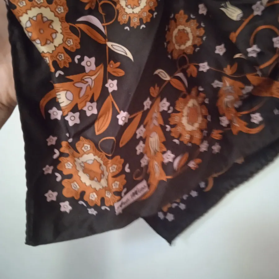 روسری ساتن