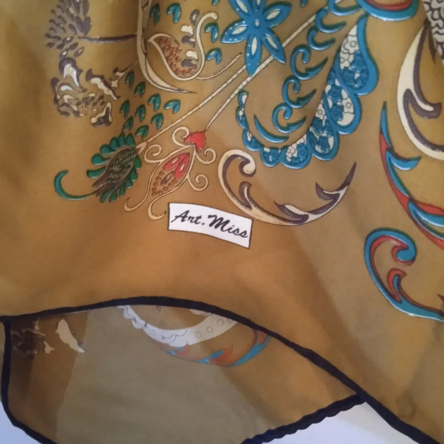 روسری ساتن