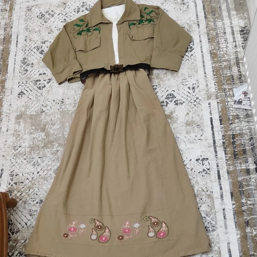 کت و دامن گلدوزی