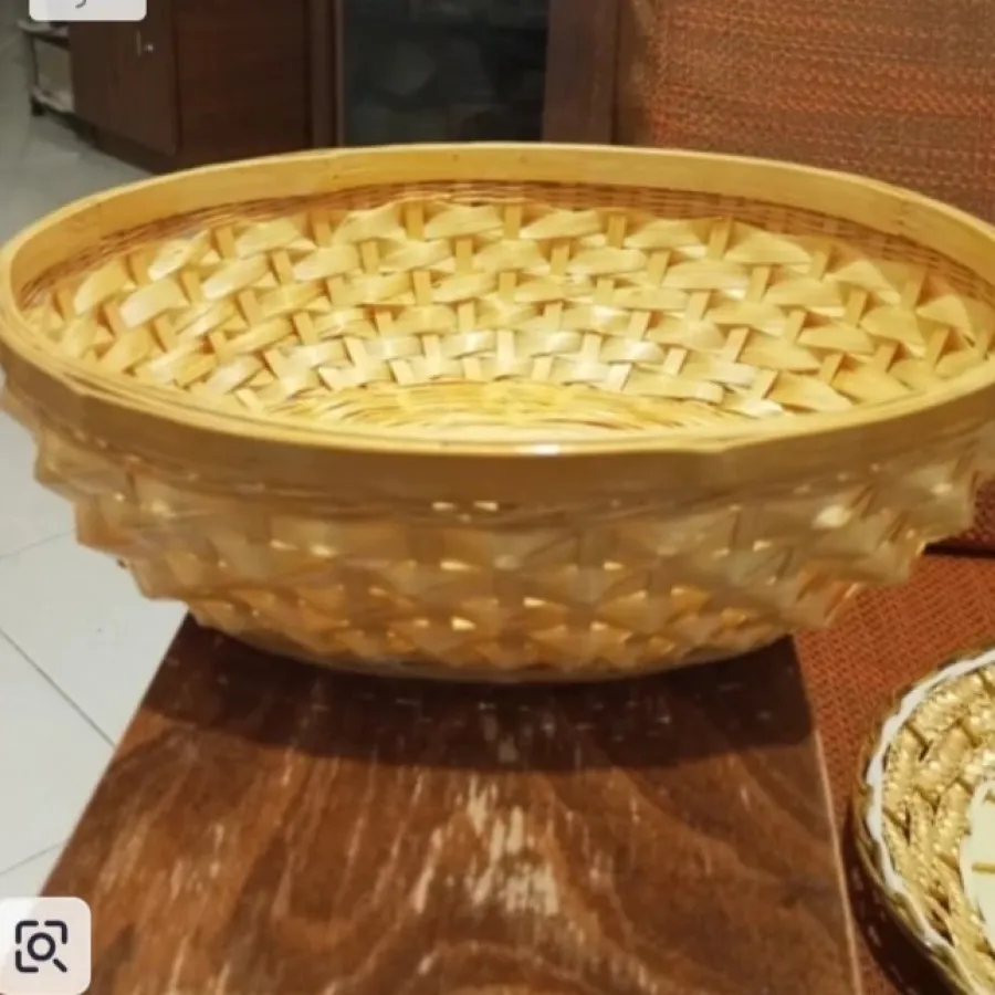 سبد چوبی نان و میوه