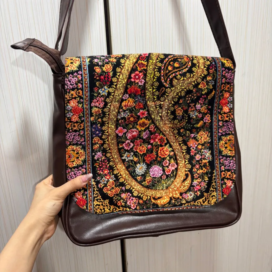 کیف سنتی چرم قهوه‌ای