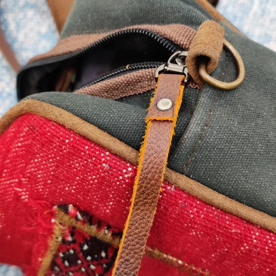 کوله سنتی قرمز