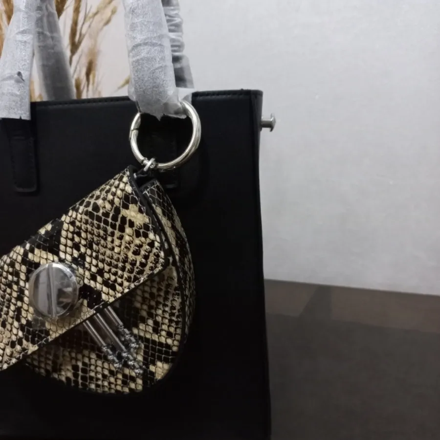 کیف وارداتی