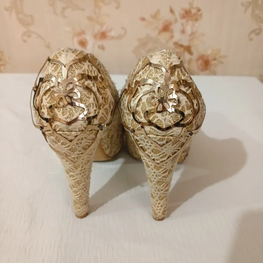 کفش طلایی مجلسی زنانه