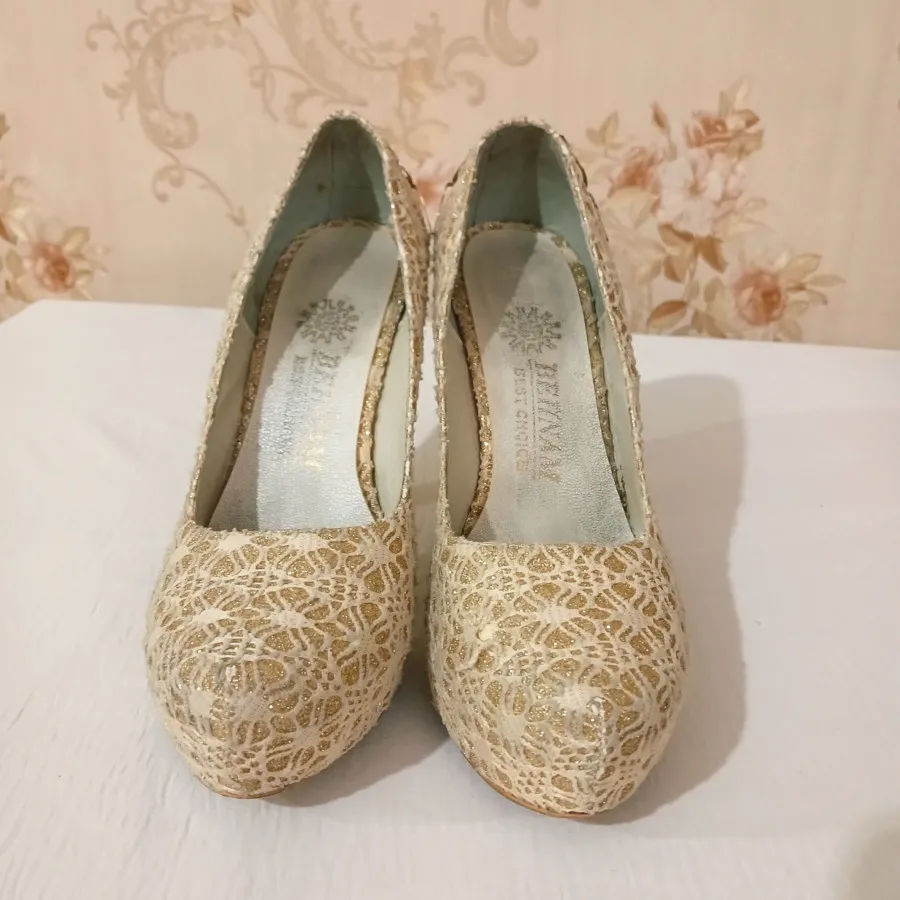 کفش طلایی مجلسی زنانه