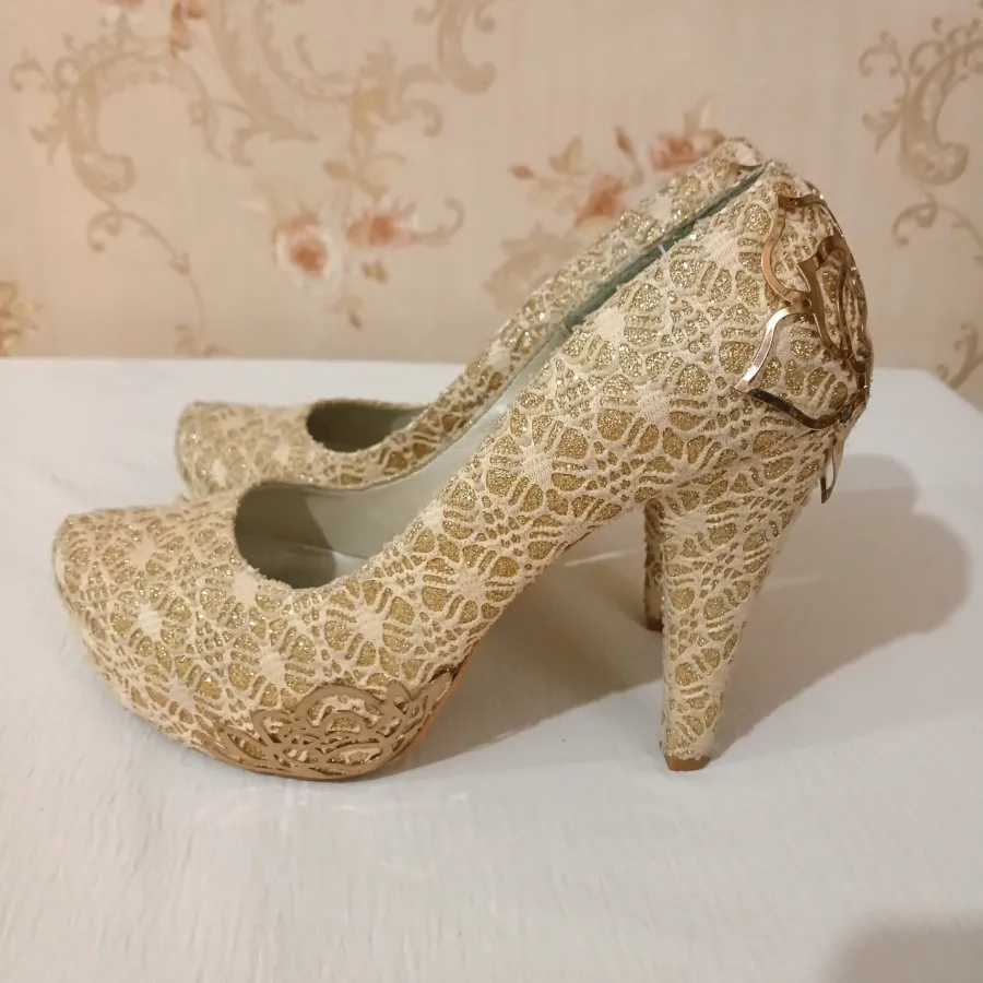 کفش طلایی مجلسی زنانه