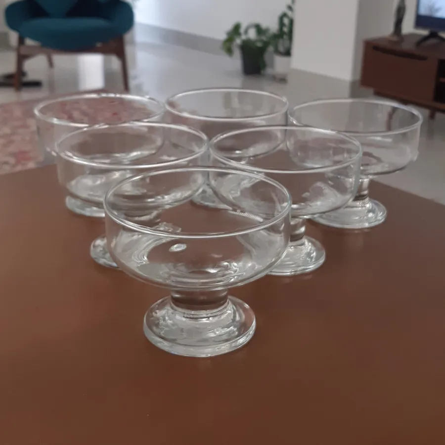 بستنی خوری پایه دار