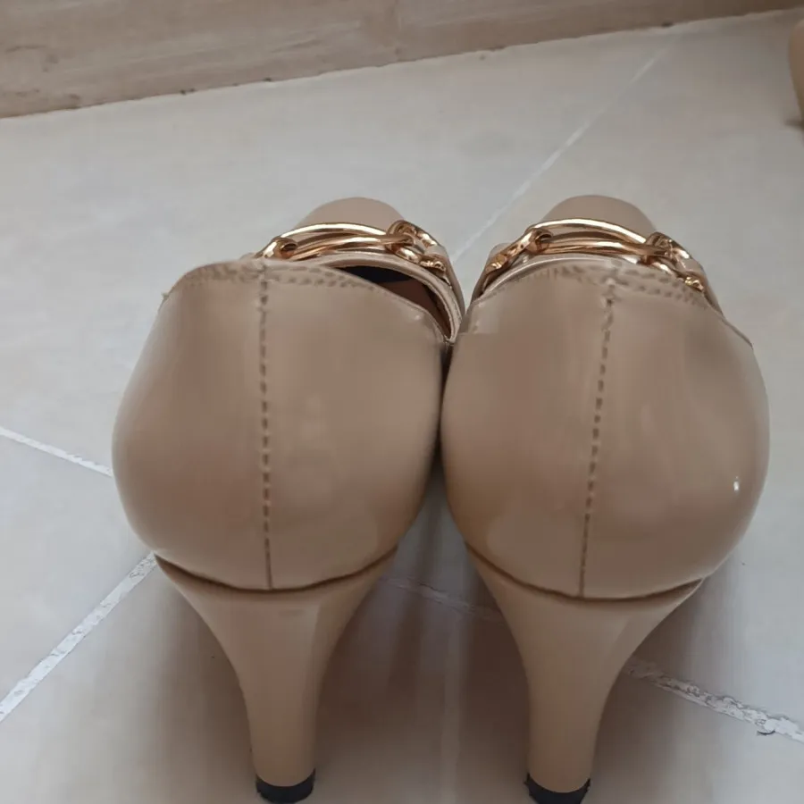 کفش ورنی