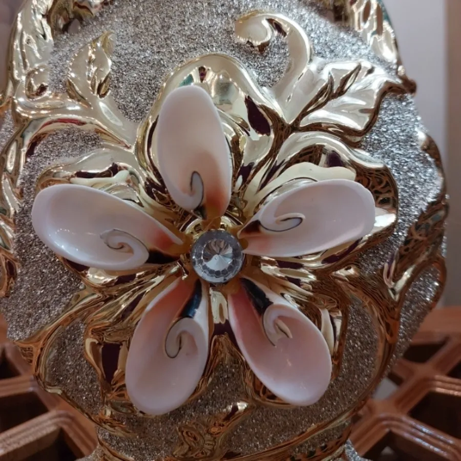گلدان طلایی