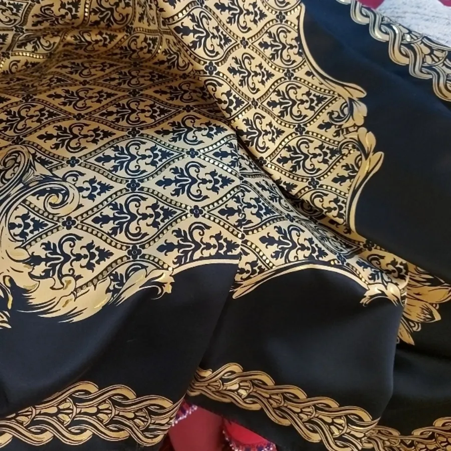 روسری زمینه مشکی طلا کوب