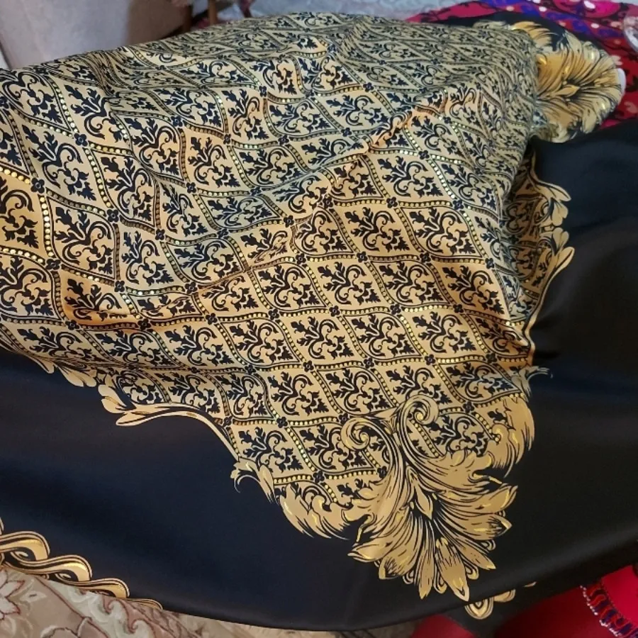 روسری زمینه مشکی طلا کوب