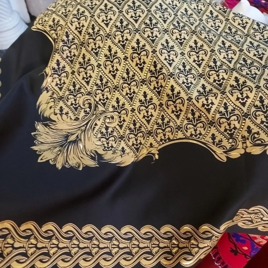 روسری زمینه مشکی طلا کوب