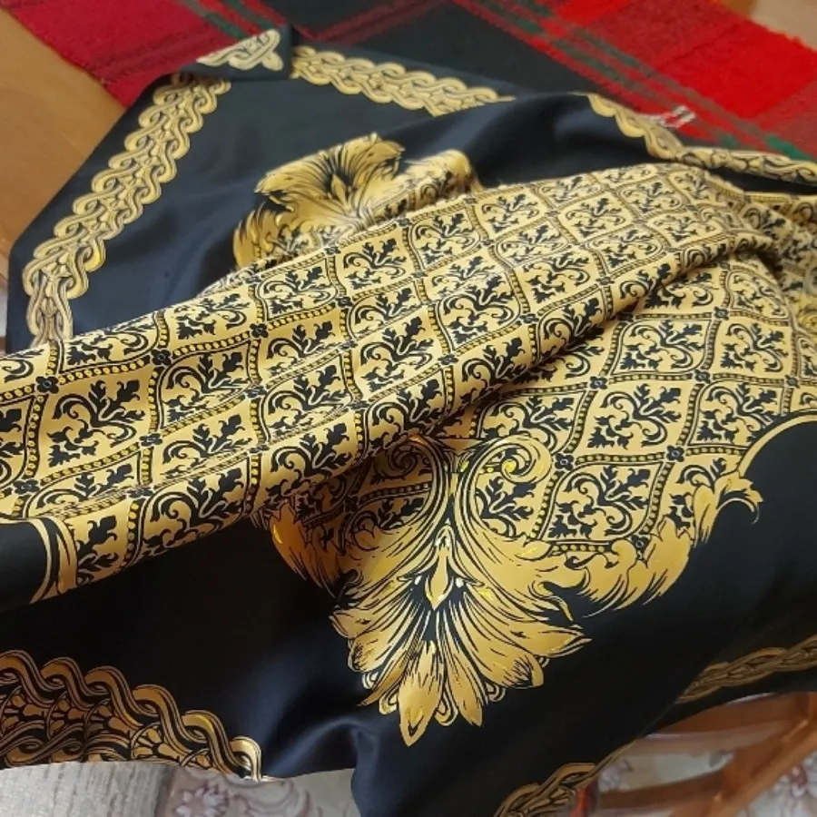 روسری زمینه مشکی طلا کوب