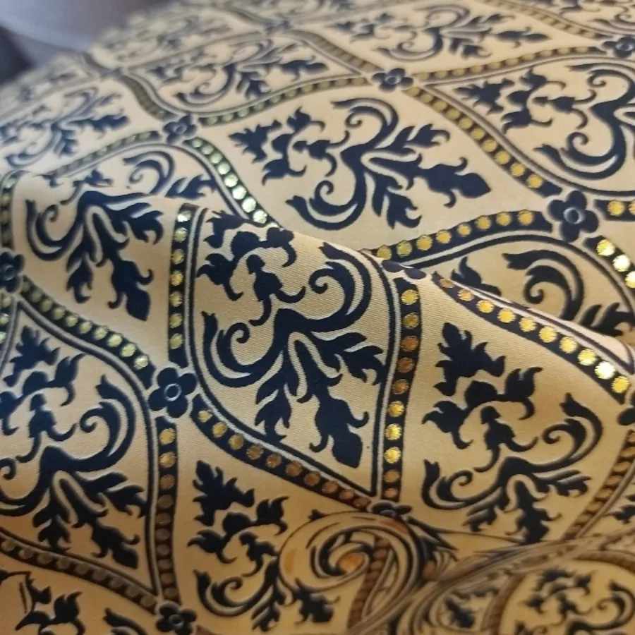 روسری زمینه مشکی طلا کوب