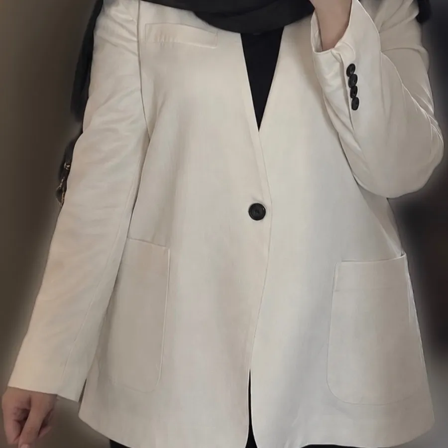 کت سفید آستردار