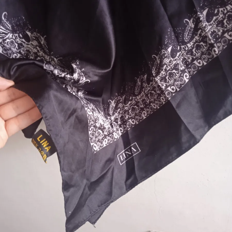 روسری ساتن مشکی
