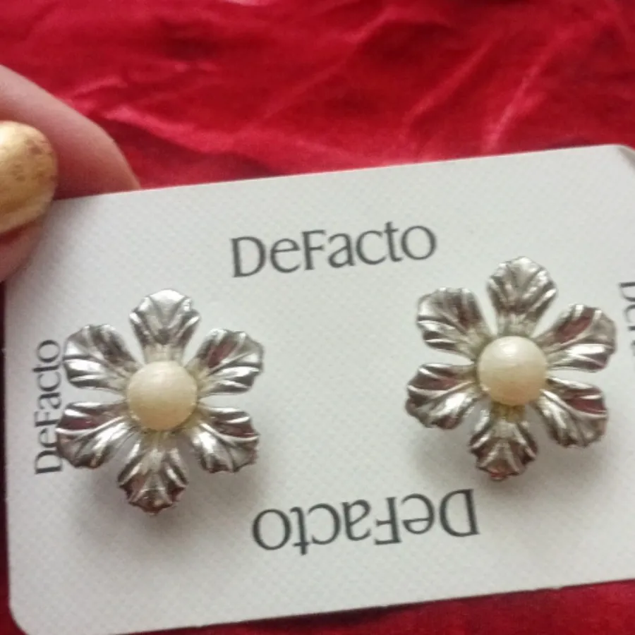 گوشواره DeFacto