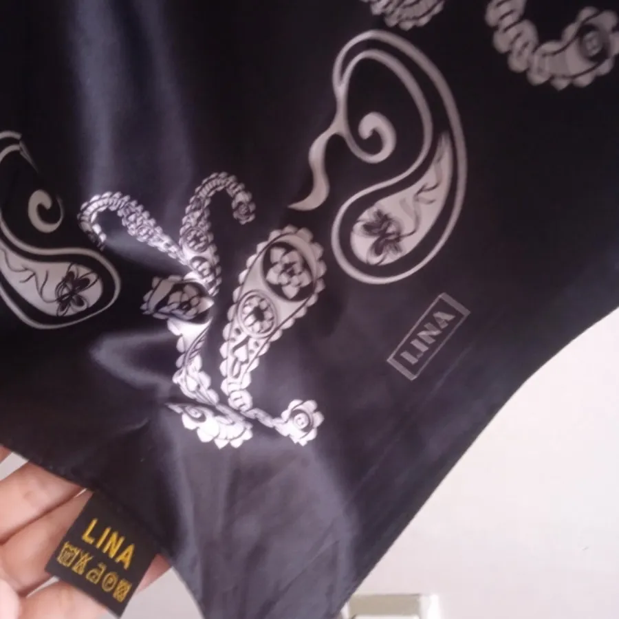 روسری ساتن مشکی