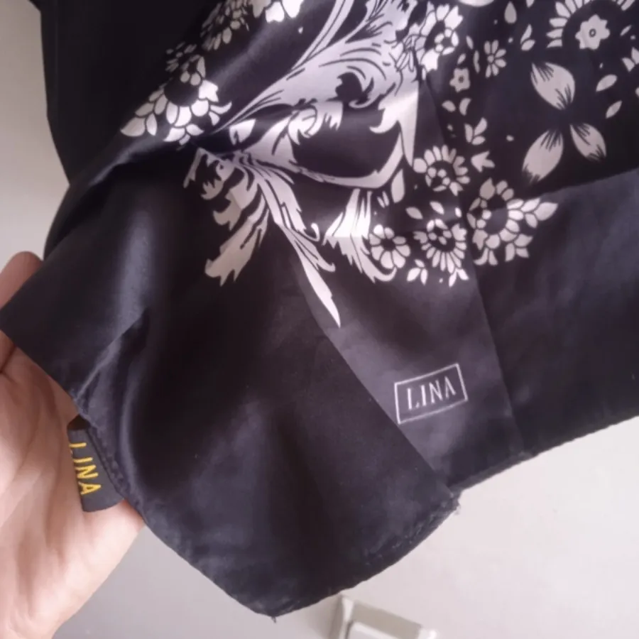 روسری ساتن مشکی