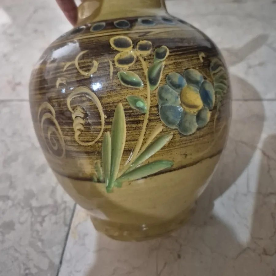 گلدان سفالی قدیمی