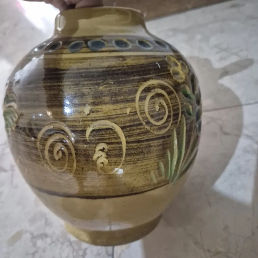 گلدان سفالی قدیمی