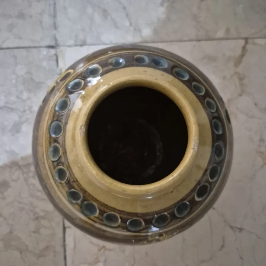 گلدان سفالی قدیمی