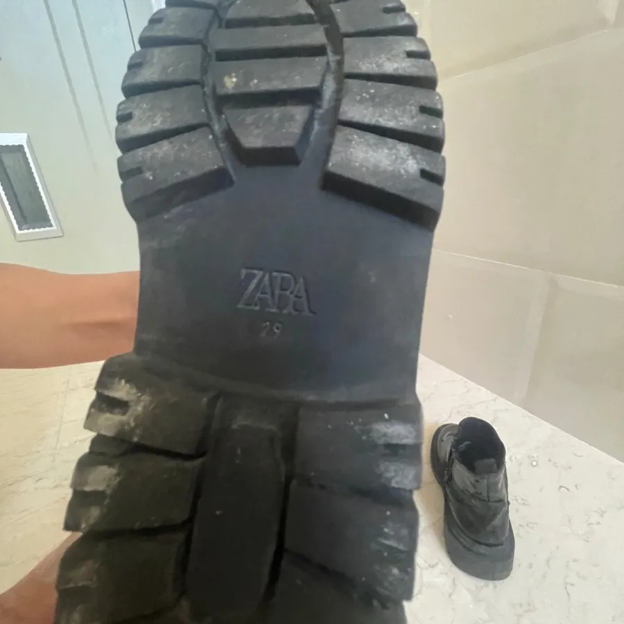 بوت بچه گانه زارا
