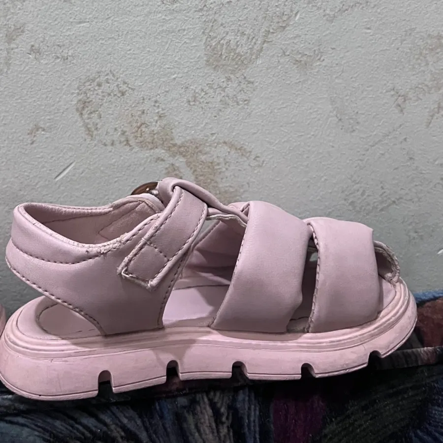 کفش بچگانه وارداتی