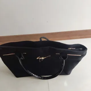 کیف دوشی تقریبا بزرگ